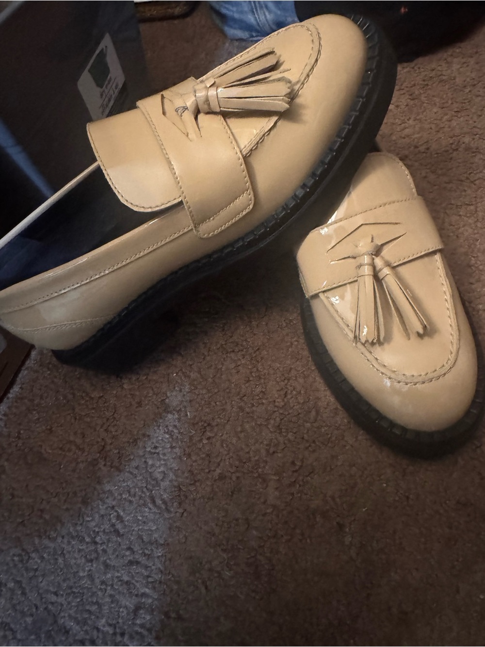 Seychelles Patent Tassel Loafers in Beige size 9
